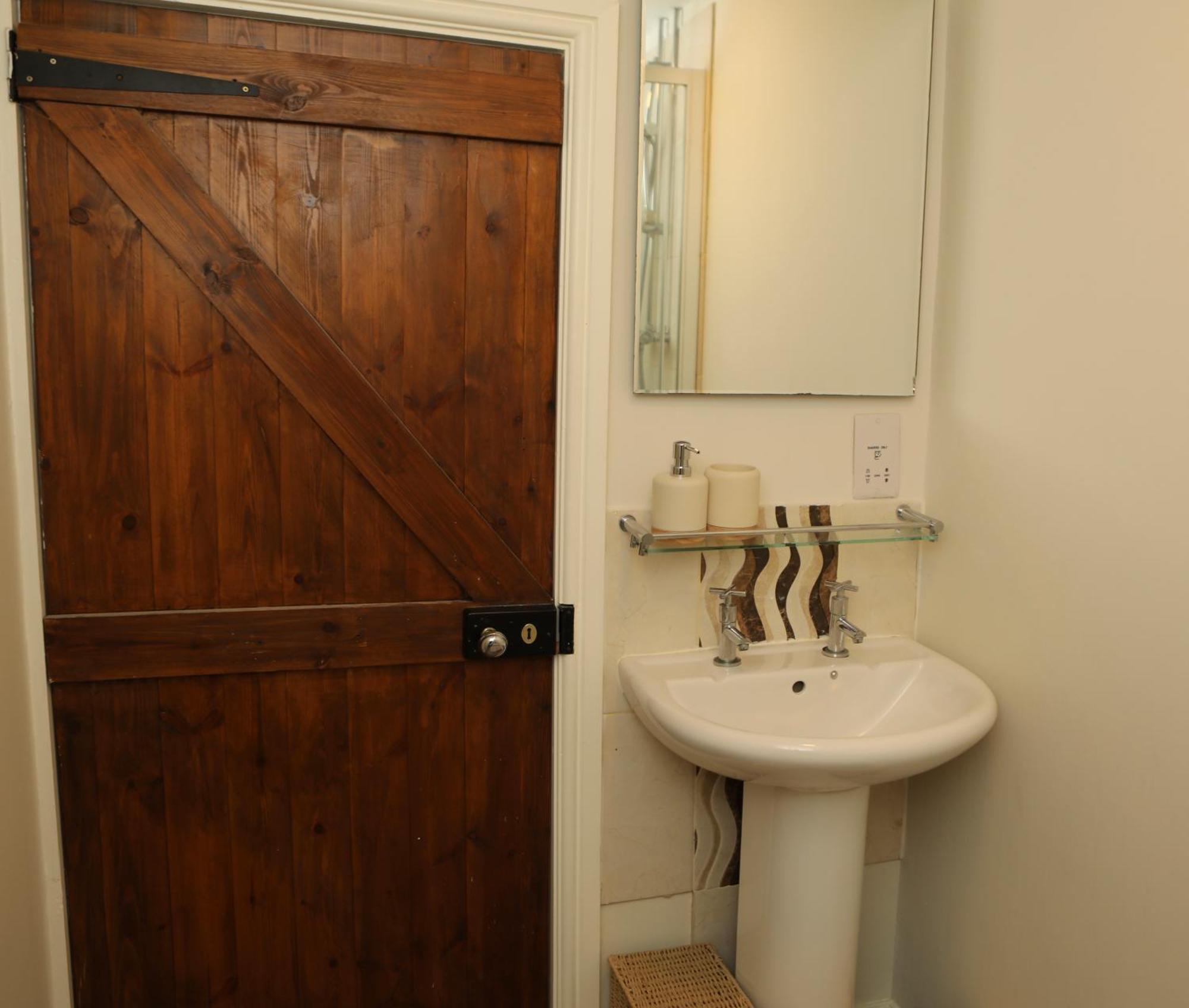 The Cosy Cottage Retreat! Perfect For Contractors, Relocators, Getaway Llantrisant  Buitenkant foto