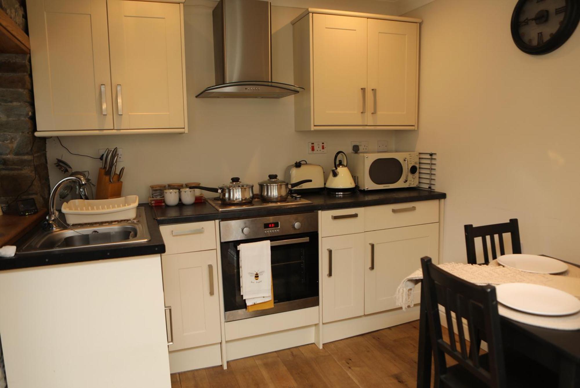 The Cosy Cottage Retreat! Perfect For Contractors, Relocators, Getaway Llantrisant  Buitenkant foto